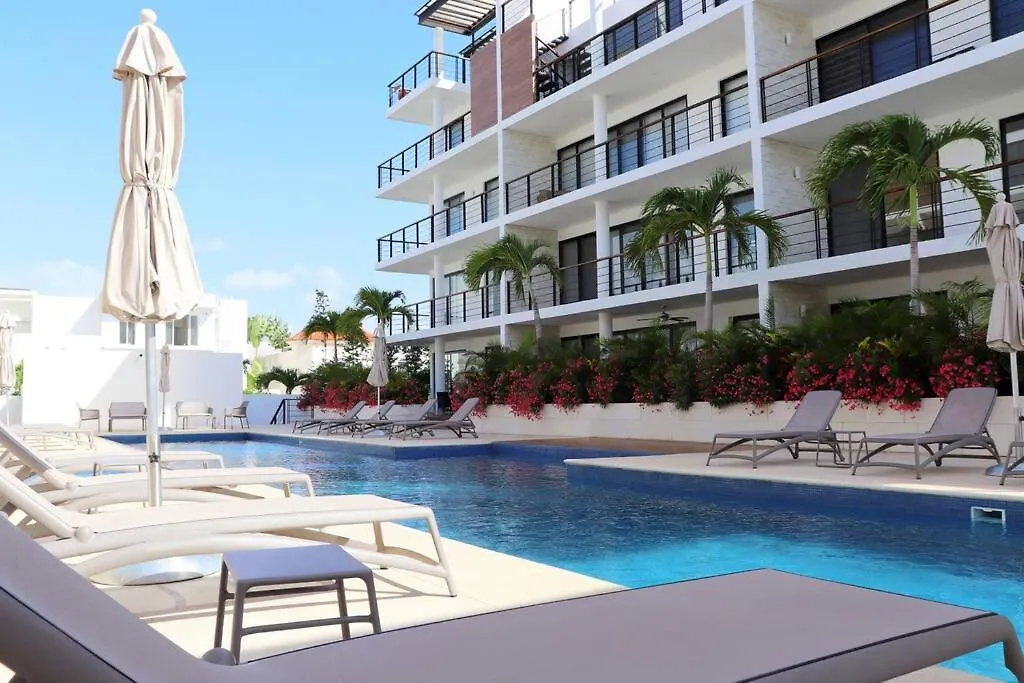 New Condo With Pool, Gym, A/C, Wifi, King Size Bed Cancun Apartment
