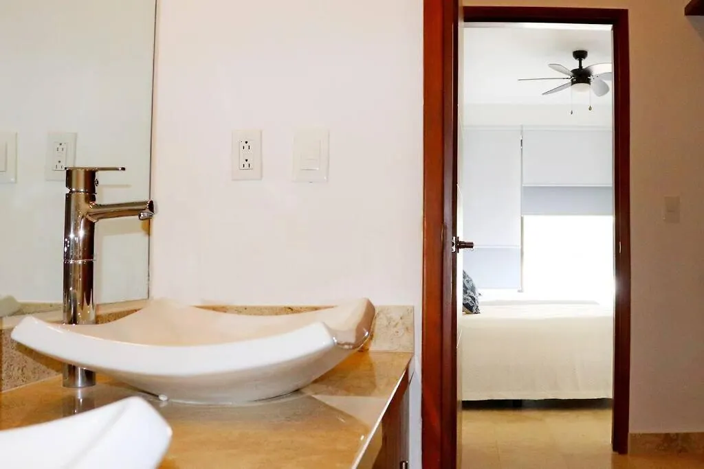 New Condo With Pool, Gym, A/C, Wifi, King Size Bed Cancun Mexico