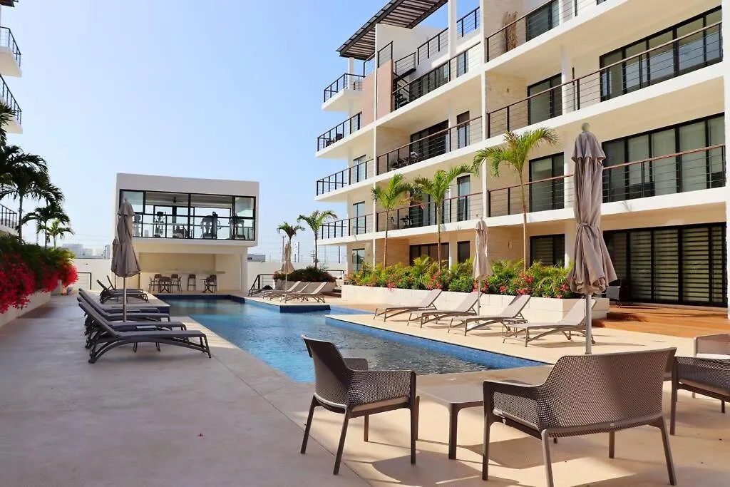 New Condo With Pool, Gym, A/C, Wifi, King Size Bed Cancun