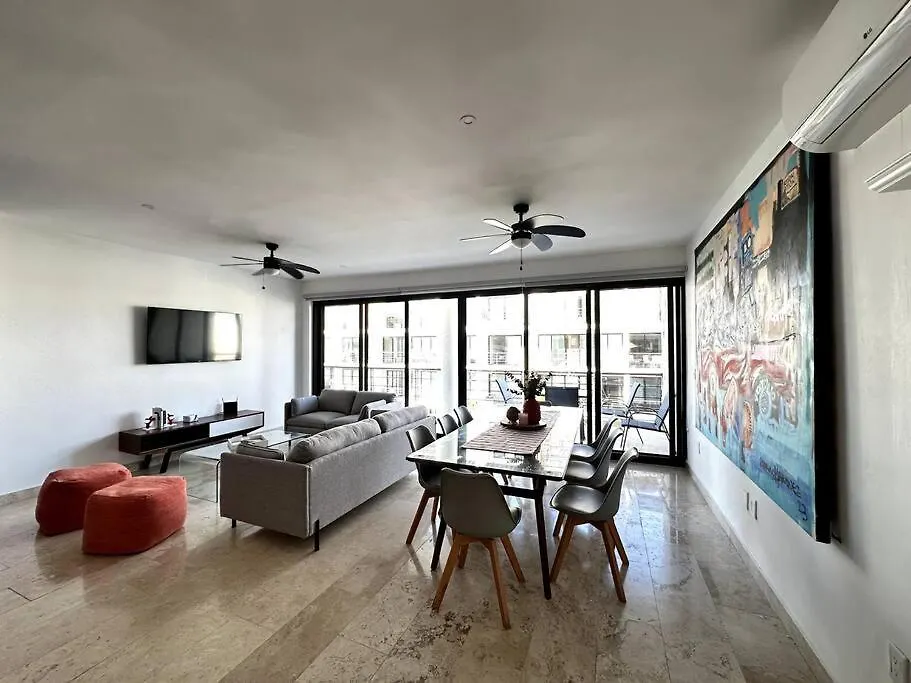 Apartment New Condo With Pool, Gym, A/C, Wifi, King Size Bed Cancun